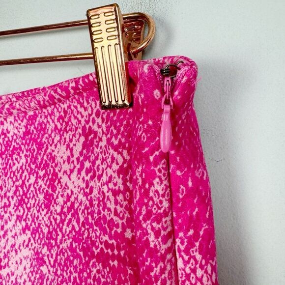 URBAN OUTFITTERS | NEW Vivica Soft Faux Suede Pink Snake Print Women’s Size 4 - Picture 7 of 12